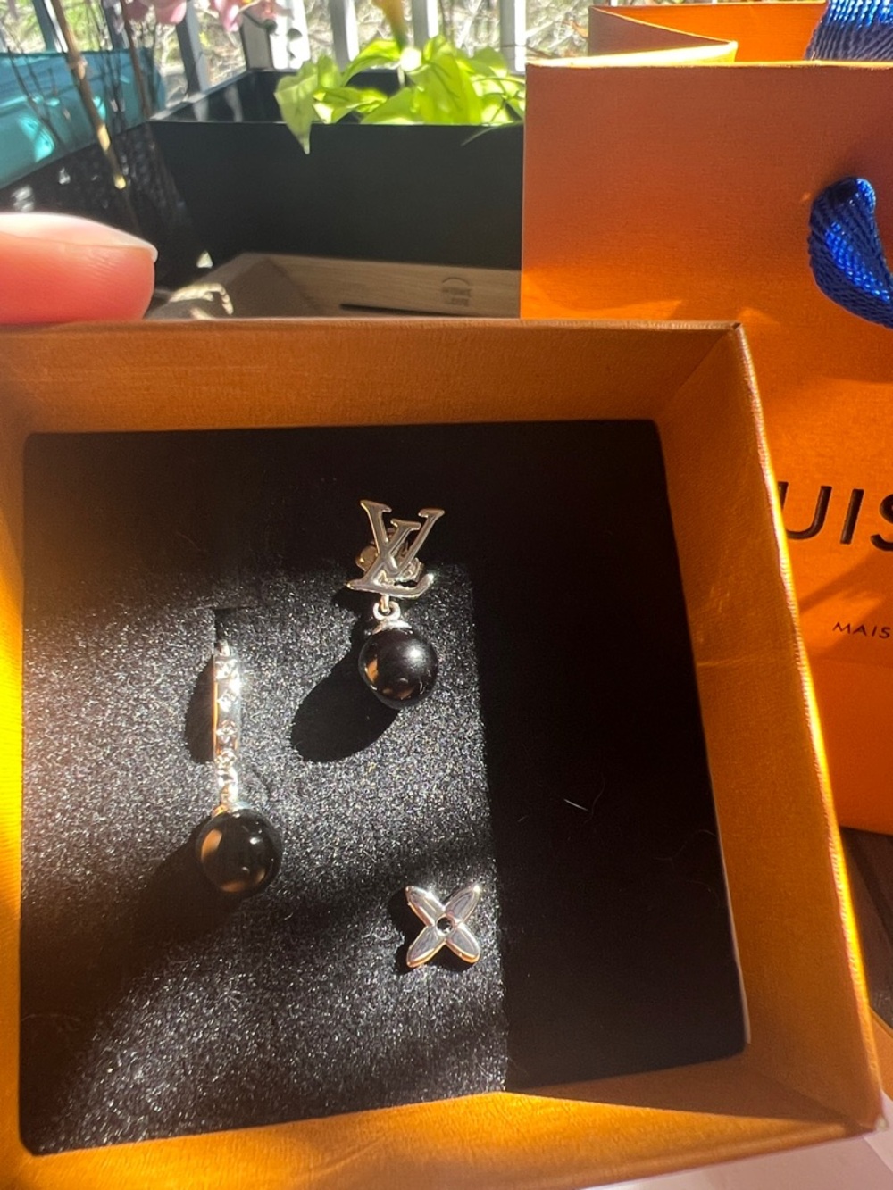 LV Black and Silver Pearl Drop Earrings - Picture 3 of 5